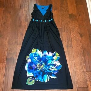 Jessica Howard black maxi dress features a vibrant blue floral design Size 10